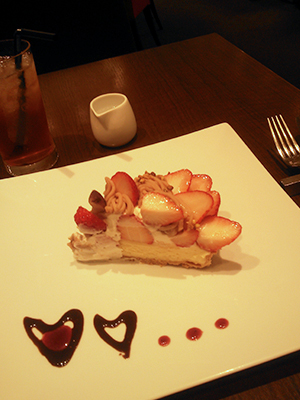 苺がこぼれそうなほど乗ってるタルト。