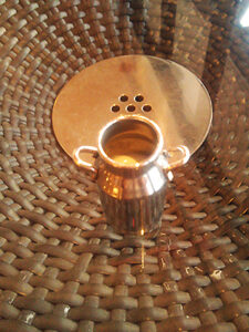 ミルク缶の形をしたミルクピッチャー。