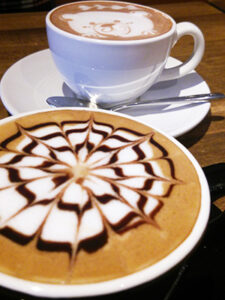 バラの花のようなラテアート。